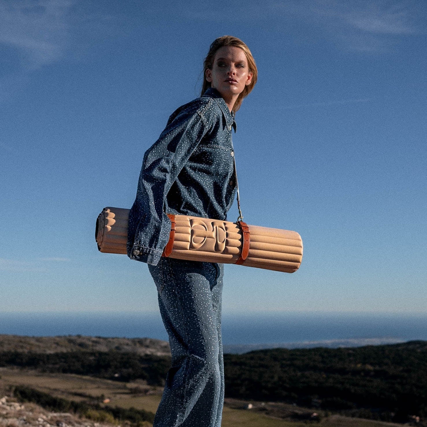 Découvrez la couleur de l’année, une teinte inspirante qui marque les tendances en mode et en design.
