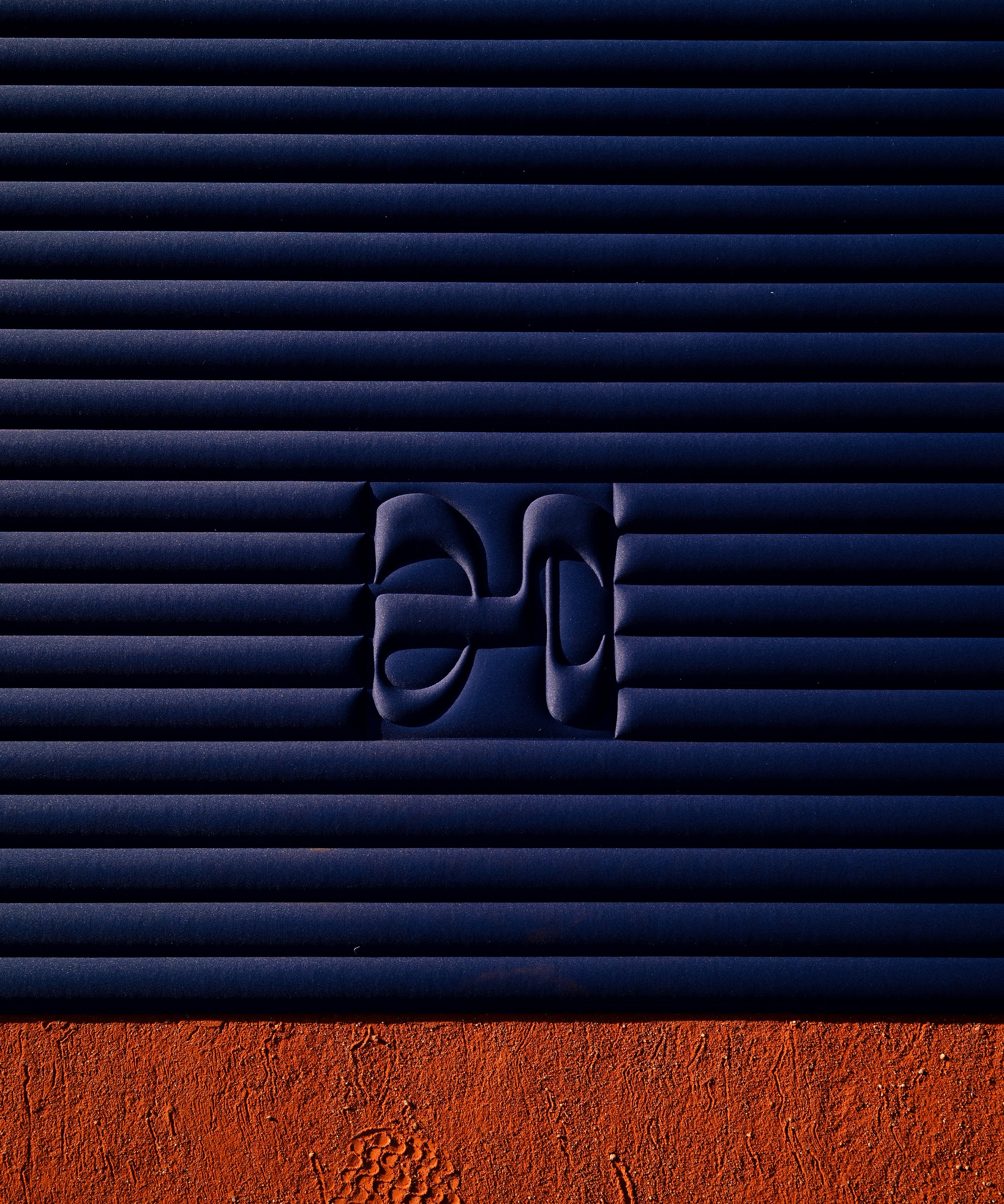 Nouveau tapis de Pilates couleur Navy bleu marine intense de la marque Hercule Studio, confortable, design et made in France