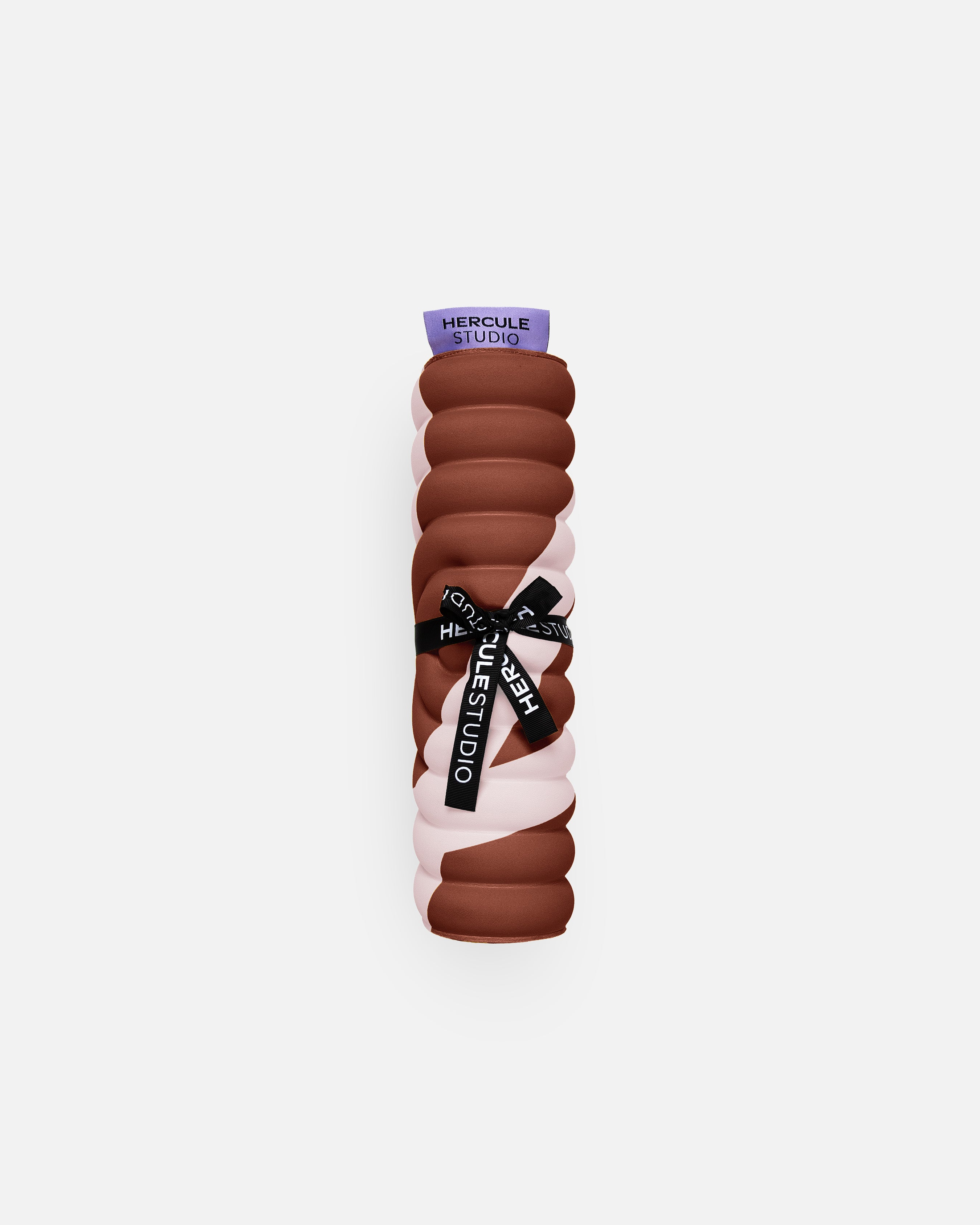 Mini tapis de sol pad de confort de la marque hercule studio modèle galé imprimé bari couleur choco packshot roulé