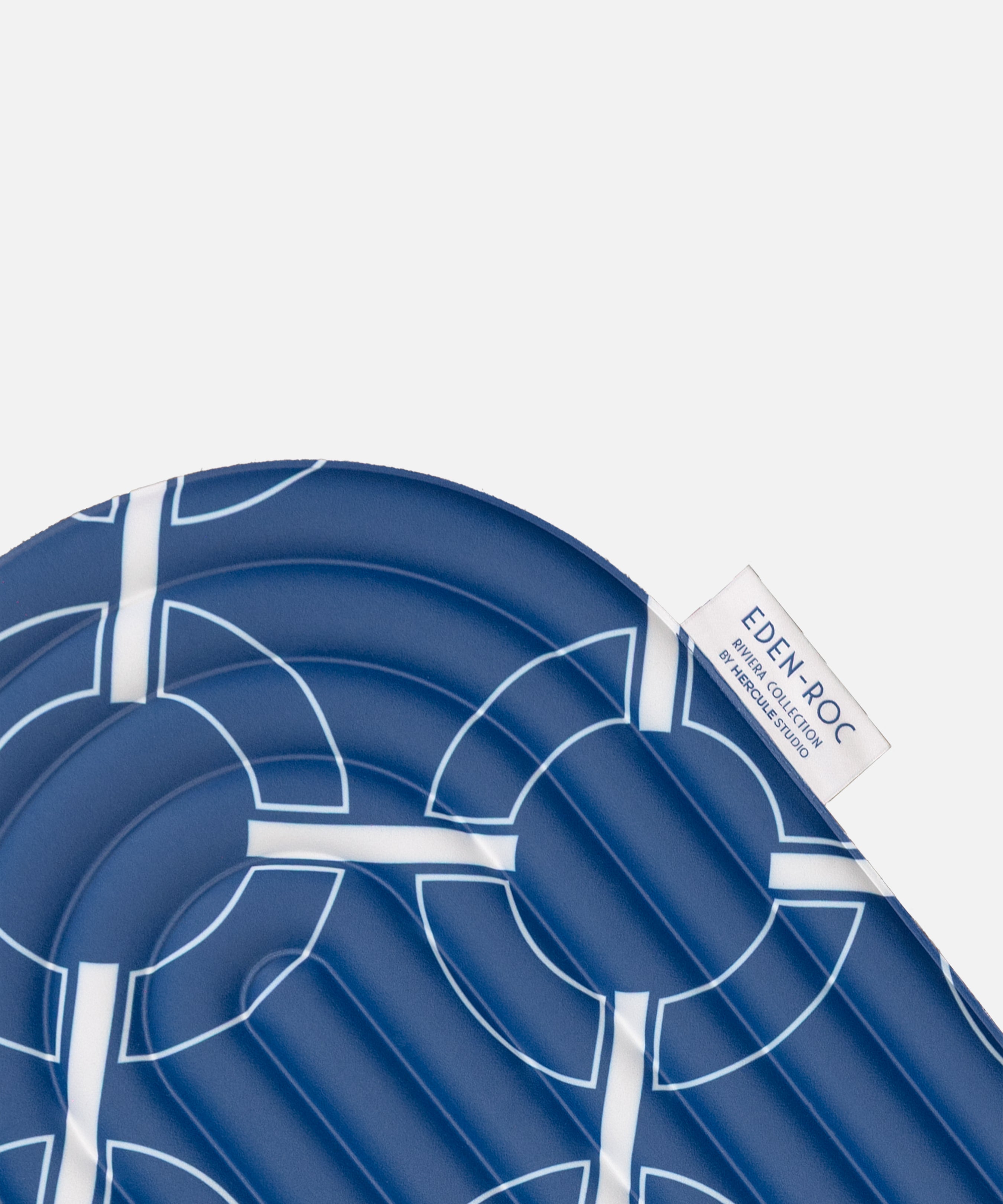 Close-up on the Hercule Studio Galé mini mat purple label – blue monogram 3-in-1 pad, ergonomic support for knees, elbows, glutes, durable design made in France