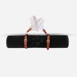 Sangle de transport pour tapis d'exercice modèle soca couleur beige et camel packshot mise en scène