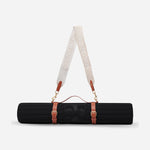 Sangle de transport pour tapis d'exercice modèle soca couleur beige et camel packshot visuel global