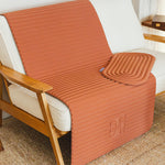 Tapis de sport Archy de la marque Hercule Studio couleur Terre cuite et mini tapis de sport Galé couleur Terre cuite photo lifestyle sur canapé