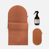 Set essentiel avec tapis de sport Archy, mini tapis de sport Galé couleur Terre cuite et spray parfumé de la marque Hercule Studio photo packshot fond blanc