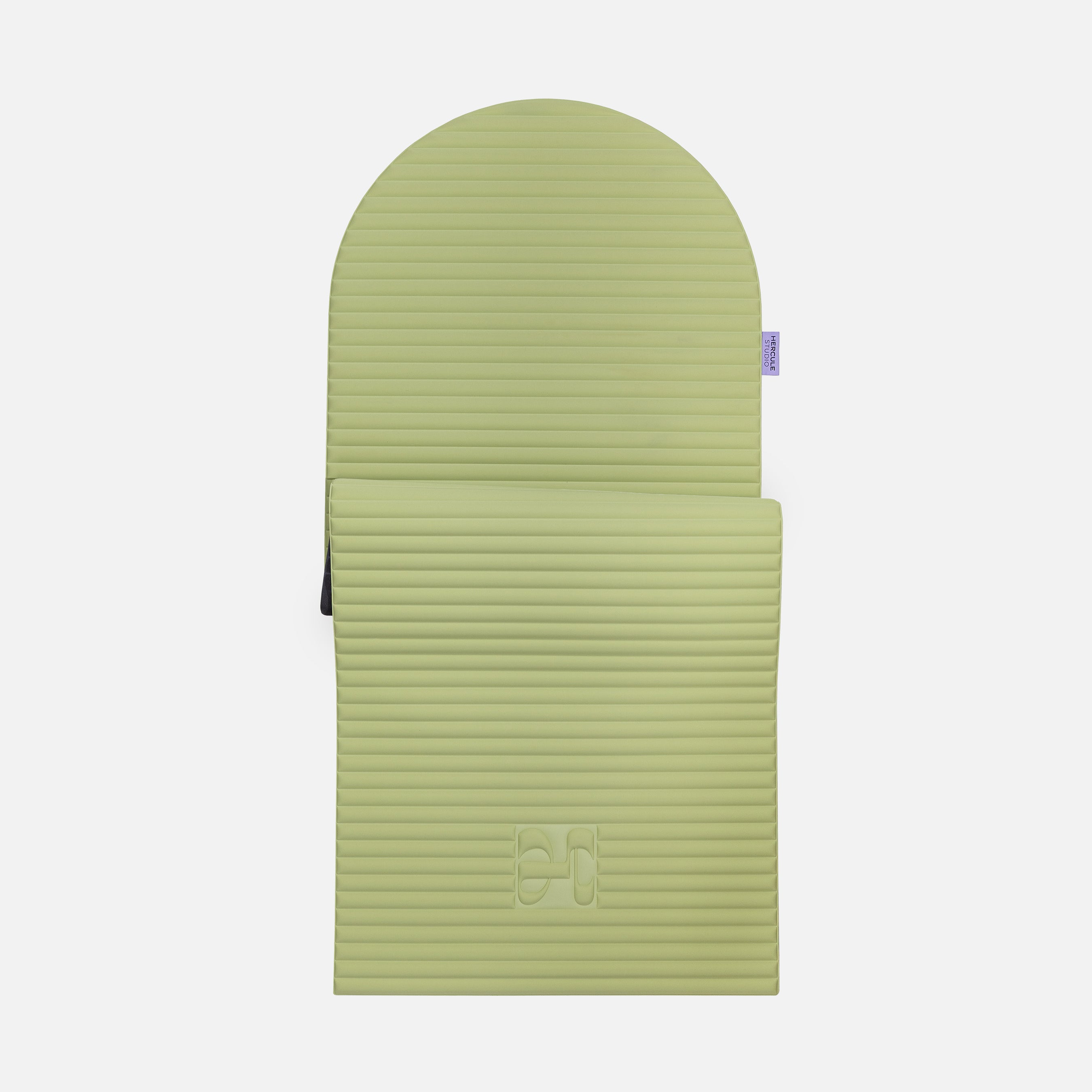 Tapis de sol pour fitness yoga et pilates de la marque hercule studio modèle archy couleur pistache packshot semi déplié