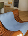 Tapis de sol pour le fitness le yoga et le pilates de la marque hercule studio modèle archy couleur blue jean packshot lifestyle déplié