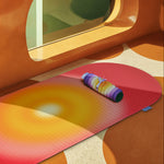 Mini tapis de sol pad de confort de la marque hercule studio et uchronia modèle galé imprimé fall sur tapis de sport archy imprimé Summer shooting lifestyle sur décor coloré réalisé par l'intelligence artificielle