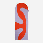 Tapis de sol pour le fitness le yoga et le pilates de la marque hercule studio modèle archy couleur imprimé axel rouge orangé packshot du tapis déplié