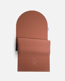 Tapis de sol pour le fitness le yoga et le pilates de la marque hercule studio modèle archy couleur terre cuite packshot semi déplié