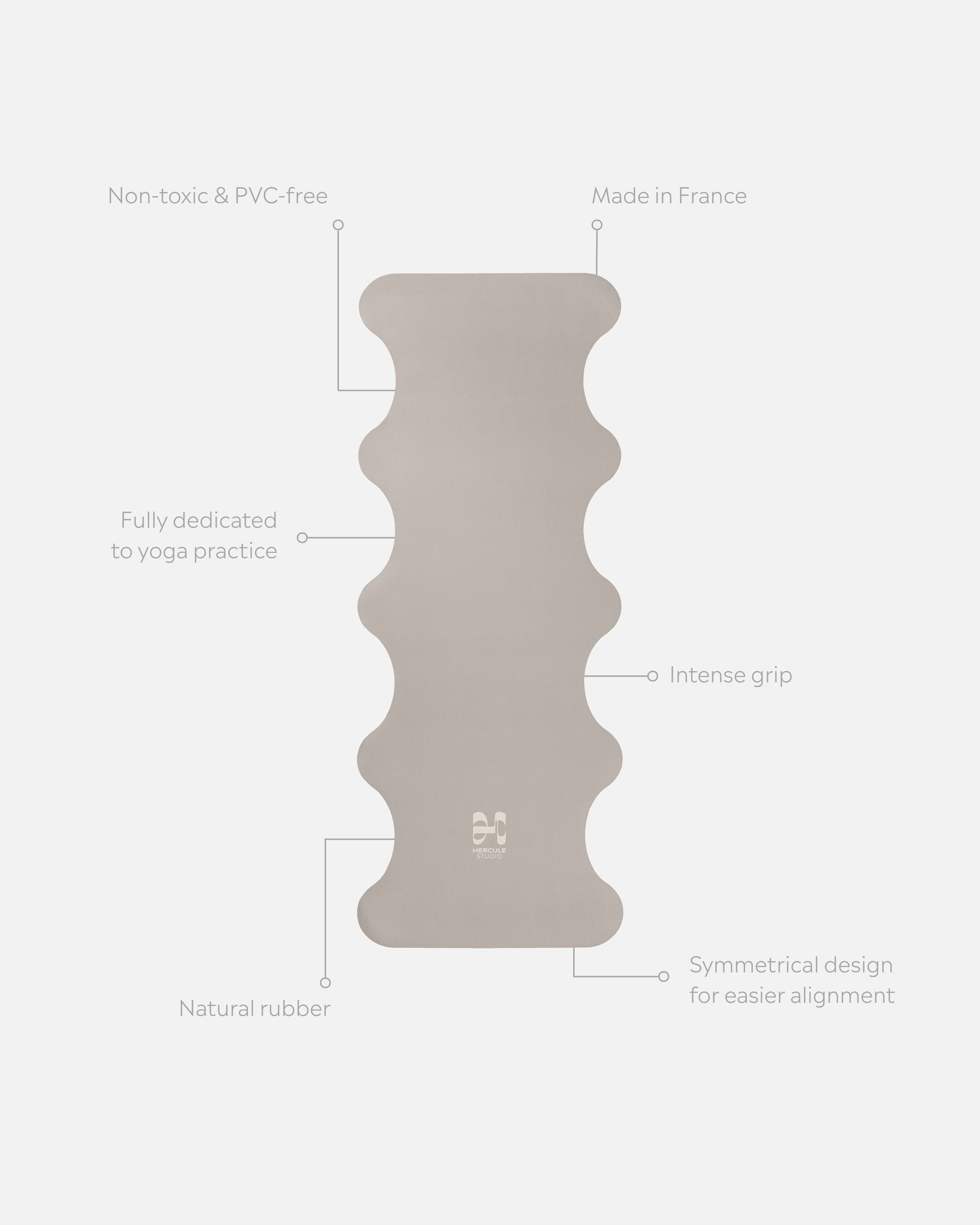 Tapis de sol pour le yoga de la marque hercule studio modèle mar couleur greige packshot déplié avec éléments de réassurance