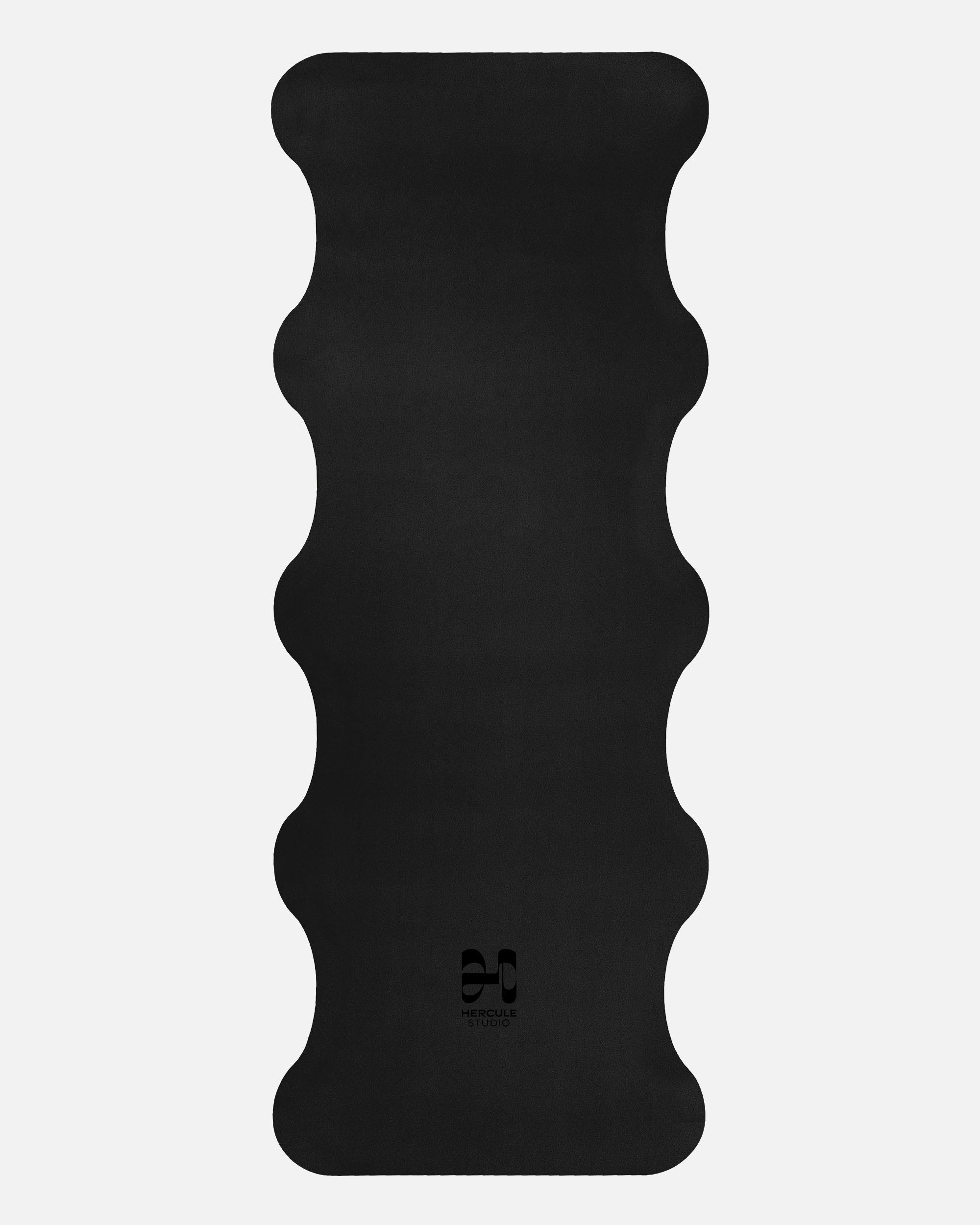 Hercule Studio Midnight Black yoga mat unrolled, natural rubber PVC-free, strong grip for vinyasa and hatha sessions