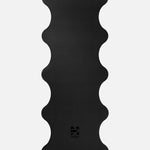 Hercule Studio Midnight Black yoga mat unrolled, natural rubber PVC-free, strong grip for vinyasa and hatha sessions