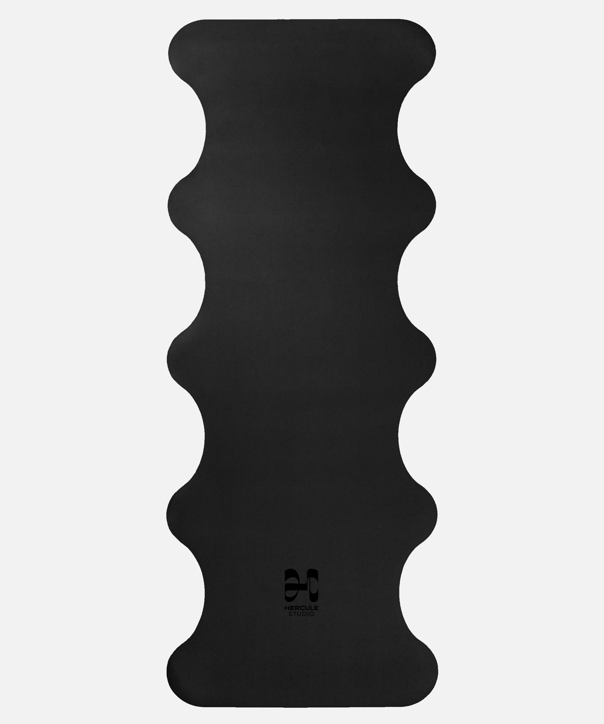 Hercule Studio Midnight Black yoga mat unrolled, natural rubber PVC-free, strong grip for vinyasa and hatha sessions