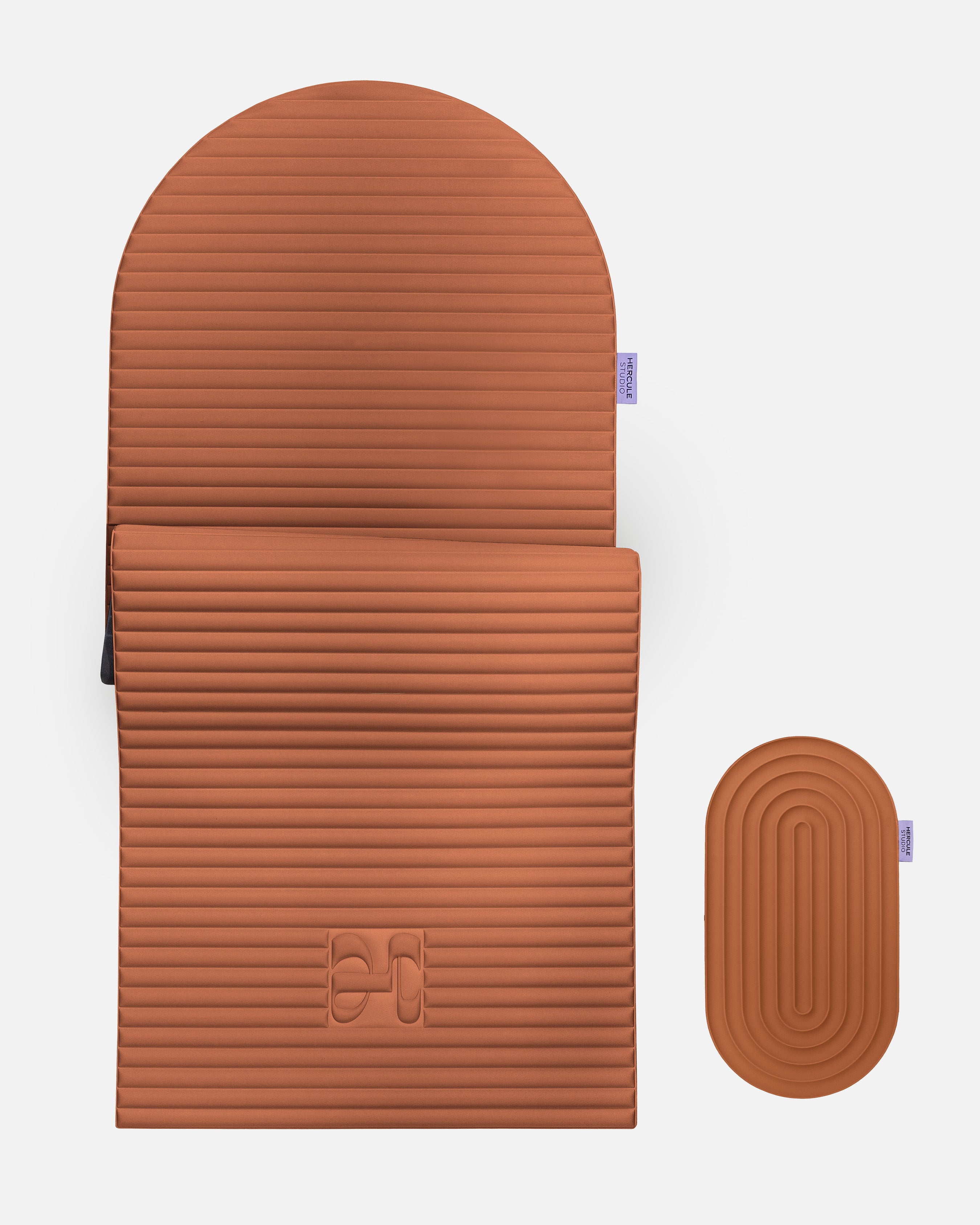Hercule Studio terracotta comfort bundle with the Archy arch-shaped sport mat and the Galé 3-in-1 comfort pad, optimal knee and elbow support during Pilates and fitness sessions, durable Made in France design, packshot