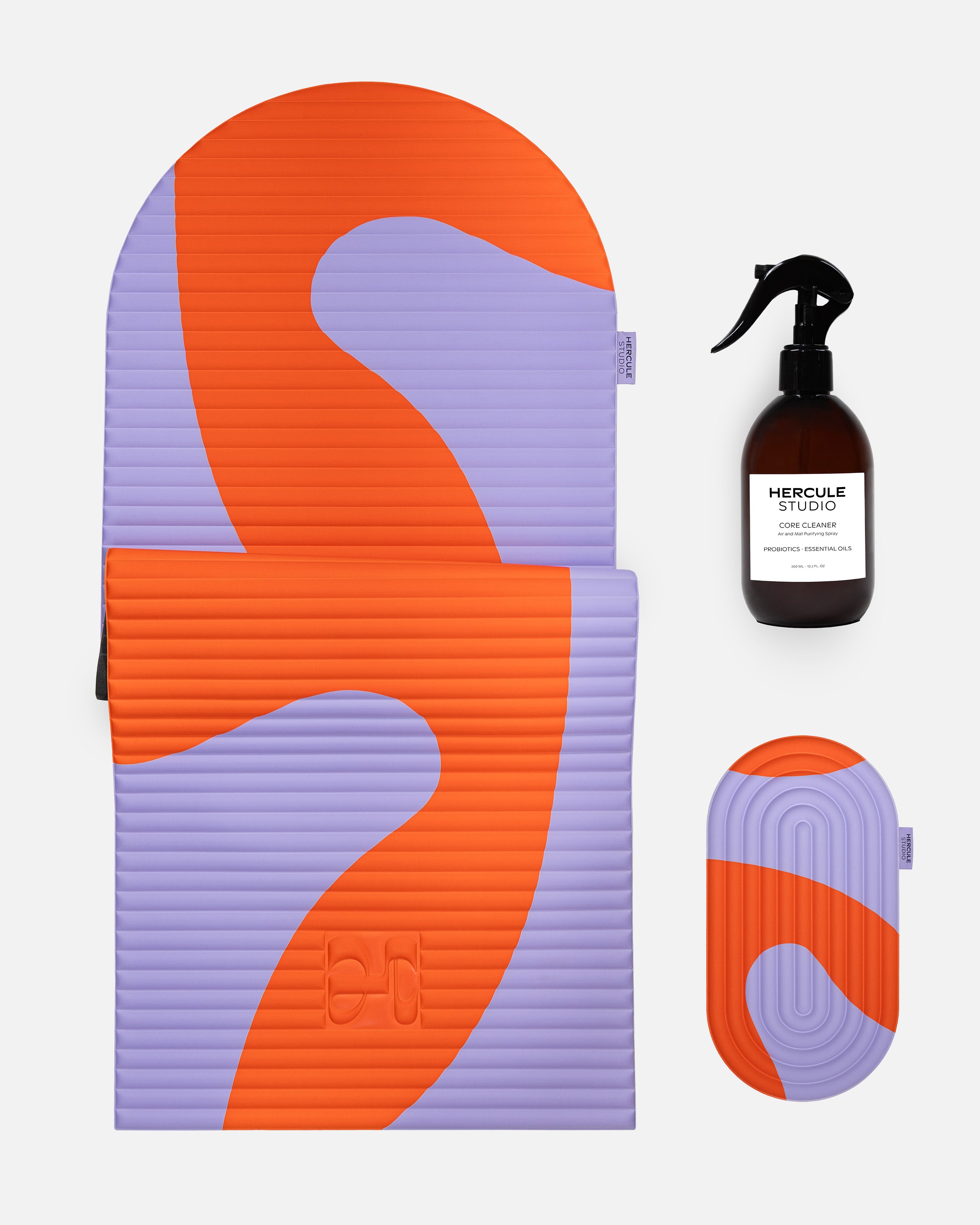 Hercule Studio Axel red orange printed essential bundle with the graphic Archy mat, the Galé 3-in-1 pad and the sport mat cleaning spray, design and responsible Pilates bundle made in France, product packshot